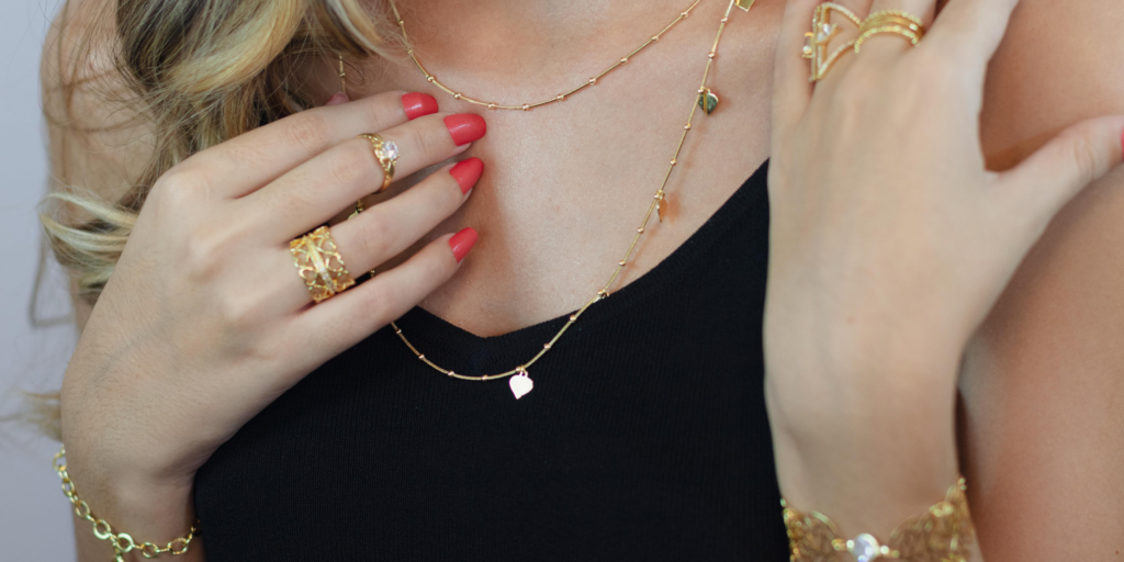 Minimal Jewelry vs Statement Jewelry: Which Is You?