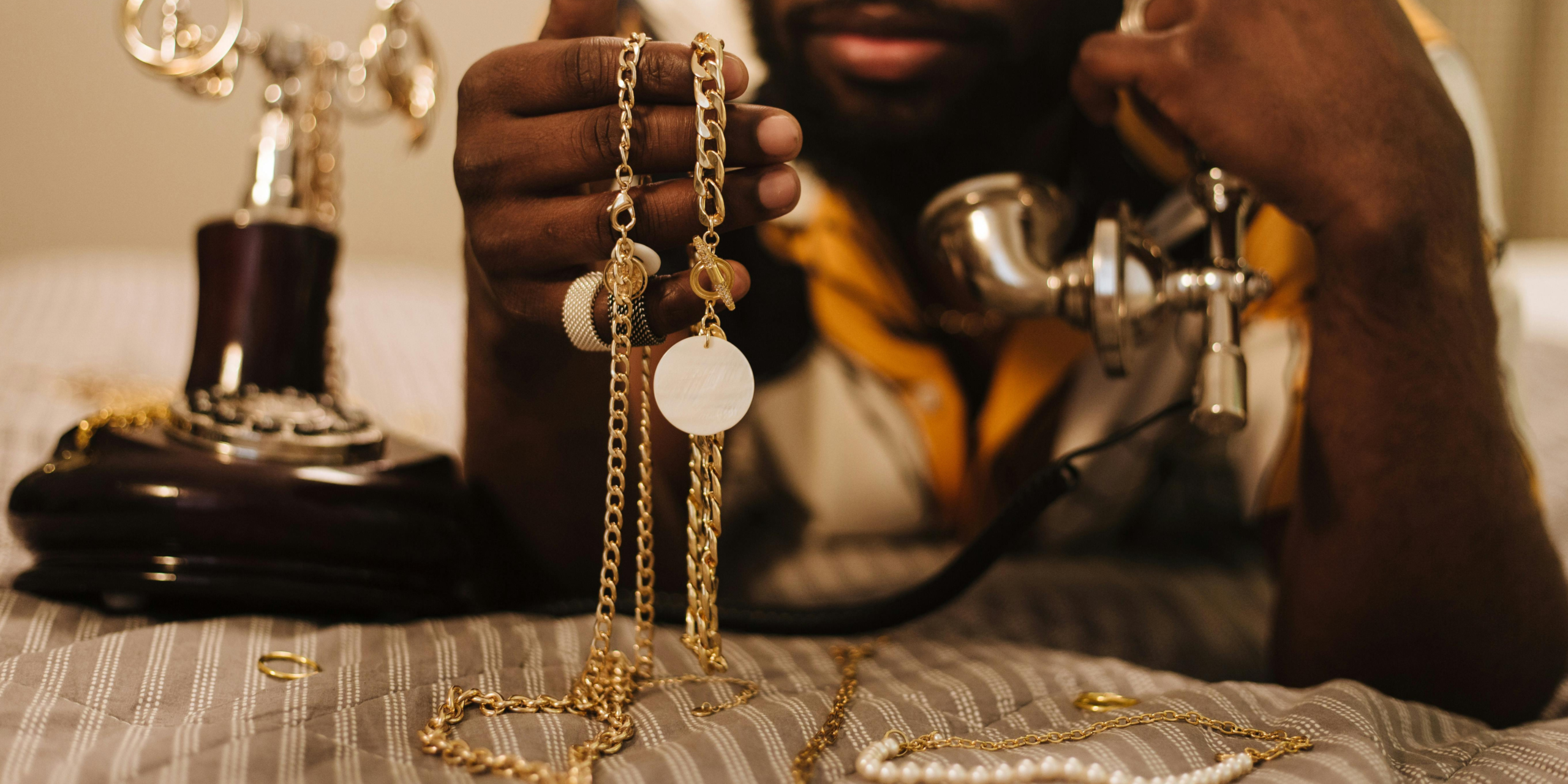 how to choose jewelry based on skin tone